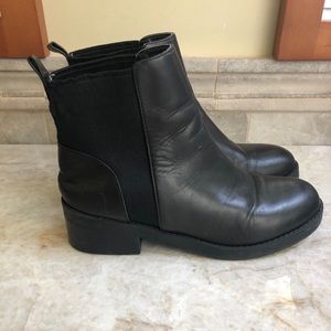 Steve Madden black booties women’s size 8.5